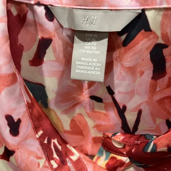 H&M Blouse - Picture 2 of 4